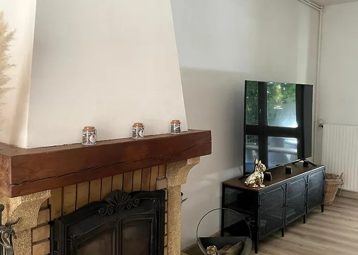 Holiday home Maison 3 Chambres, Piscine Privee Terrain De Petanque Carcassonne